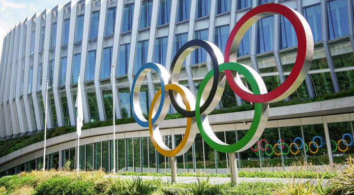 Atletas olímpicos recibirán subvenciones de 10.000 dólares en un cambio histórico del COI / Olympic Athletes to Receive $10,000 Grants in Historic IOC Shift